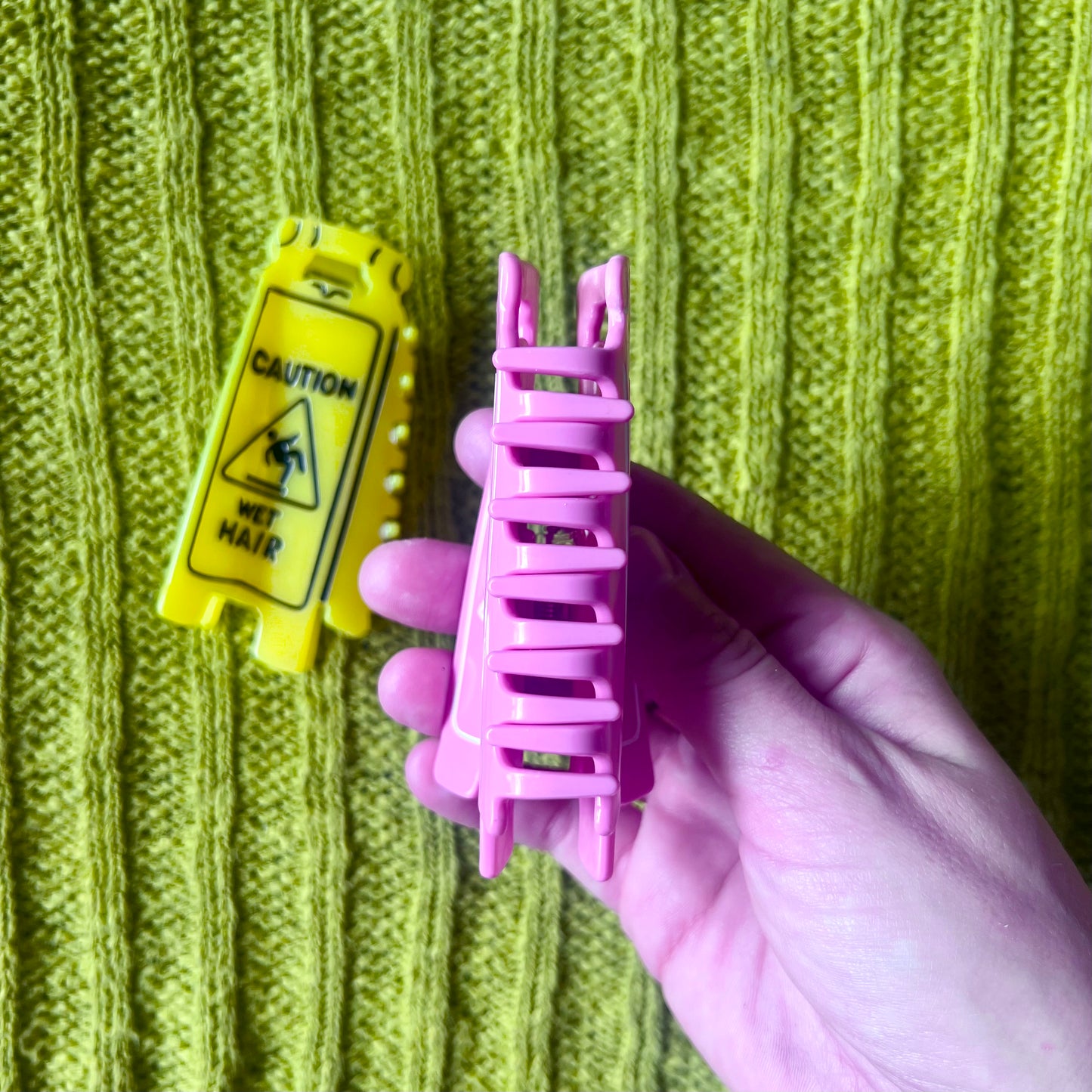 Wet Hair Sign Claw Clip