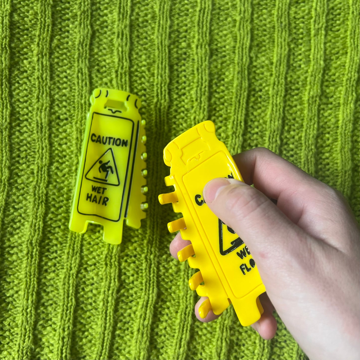 Wet Hair Sign Claw Clip